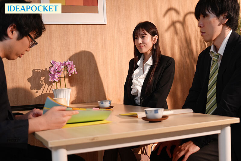 出張先が記録的豪雨で高嶺の花の女社長と相部屋に…大人の色気と官能的美ボディにフル勃起した童貞の僕を受け入れてくれた優しさに甘えて朝まで暴走むしゃぶりつき性交 三澄寧々 - サンプル画像 - 2