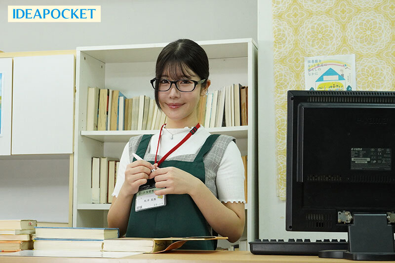 おっとり無口な地味司書さんの裏の顔は脱いだらスリム巨乳のむっつり淫乱痴女 坂井美桜 - サンプル画像 - 2