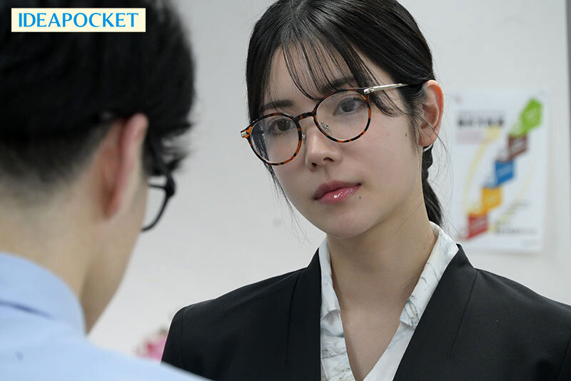 仕事が終わらず普段厳しい社長秘書の家へお泊まり…酒の勢いで襲ってしまったら僕のチ●ポで感じまくる普段とのギャップが可愛過ぎて翌日も朝勃ち止まらずヤリまくってしまった 楓カレン - サンプル画像 - 1
