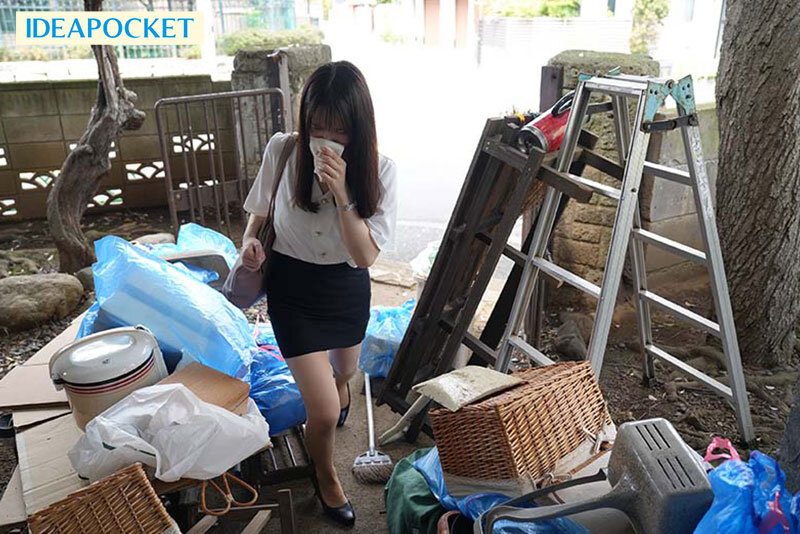 家庭訪問先のゴミ部屋親父に媚薬キメセクかまされイカされ続けた潔癖クソ真面目女教師 辻みいな - サンプル画像 - 1
