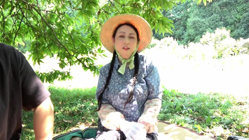 埼玉・北坂戸 野菜を栽培するセックスレスの巨乳妻 月野夜宵 - サンプル画像 - 2