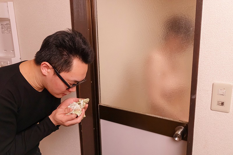 試験本番に向けて頑張る童貞学生に仕方無く揉ませてあげた優しい優しい巨乳主婦 若月みいな - サンプル画像 - 19