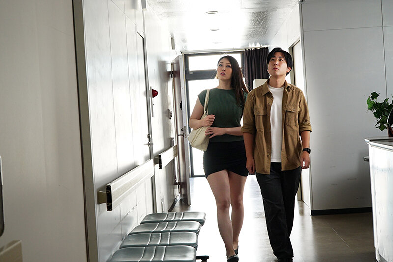 憧れの巨乳兄嫁と… 背徳の院内義姉相姦 葉山さゆり - サンプル画像 - 1