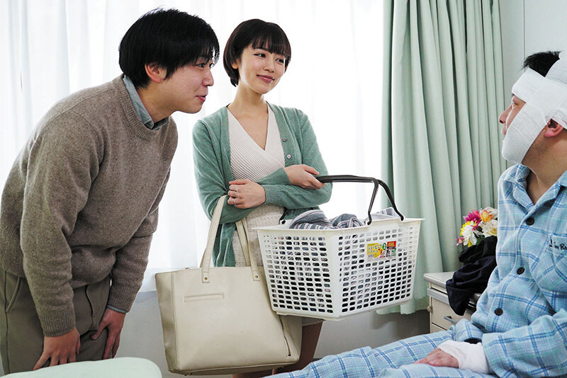 同級生の妻 入院生活で溜まりまくった俺のベッドに友人夫婦が見舞いに来て 美咲かんな - サンプル画像 - 14