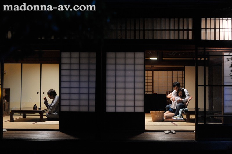 飼育された二人の母親 ～一子二母凌●相姦～ 第二章 音無かおり 艶堂しほり - サンプル画像 - 1