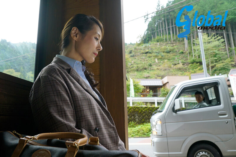 昭和 夫婦喧嘩で山奥の田舎村に出戻りした人妻。男たちとの肉体関係で乱れる貞操観念 人目のつかない場所で元彼と・母に内緒で助平な義父と・かつて童貞を奪った酒屋の息子と 西園寺美緒 - サンプル画像 - 2