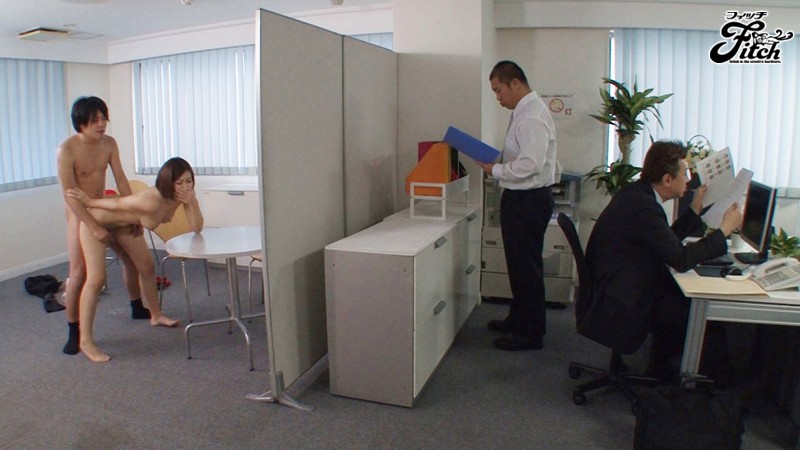 パイパン全裸奴● 夫の部下に剃毛調教された爆乳妻 水野朝陽 - サンプル画像 - 4