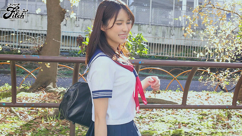 Gカップ制服美少女の卑猥な援交教育 学校を抜け出しおじさんに教えて貰う生々しい大人の性交 伊織羽音 - サンプル画像 - 12