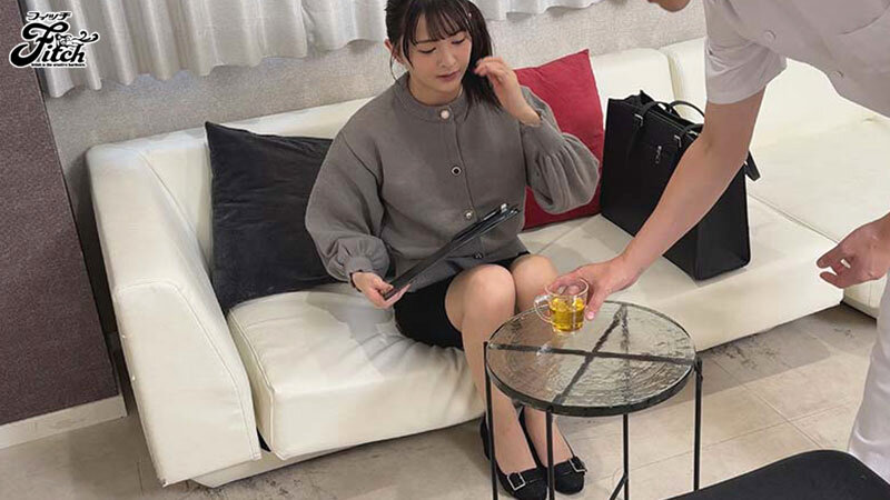 悪徳整体師の餌食となった華奢エロボディの美人妻 幸村泉希 - サンプル画像 - 2