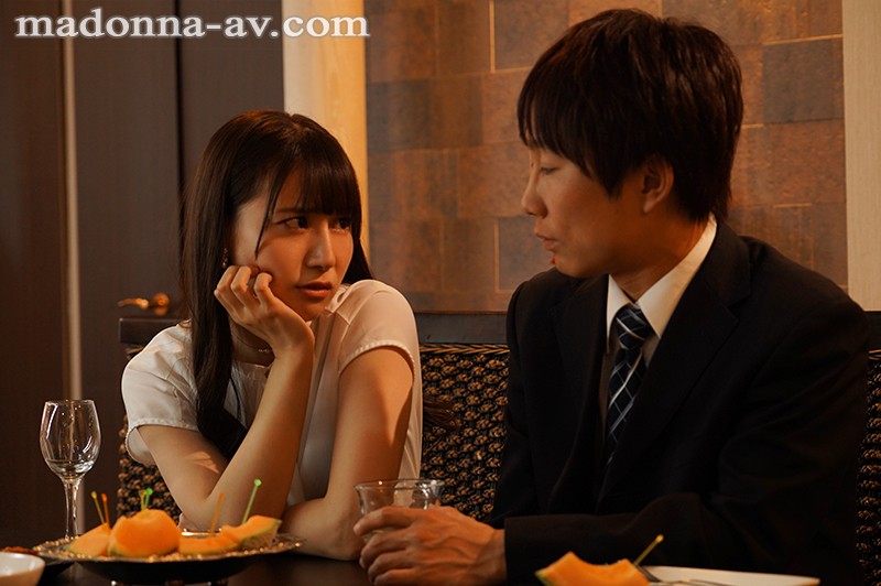 『はっつ！！』マドンナ初登場！！ 「同窓会に行ってくるね…。」と出ていった妻から、もう3時間既読がつかない―。 初川みなみ - サンプル画像 - 2