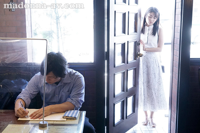 汗ばむ乳房、淫靡な視線、喫茶店で働く人妻ウェイトレスは閉店後、主人の命で常連に抱かれて―。 神宮寺ナオ - サンプル画像 - 1