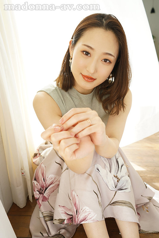 この美貌、この色気、1秒たりとも目が離せない―。 白花こう 31歳 AV DEBUT - サンプル画像 - 1
