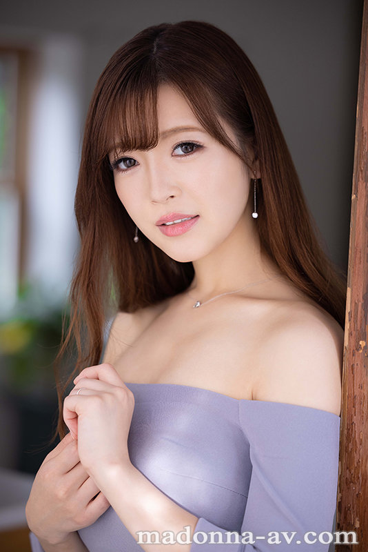 シルクのように真っ白な美肌美人 椿桃香 36歳 AV DEBUT - サンプル画像 - 1