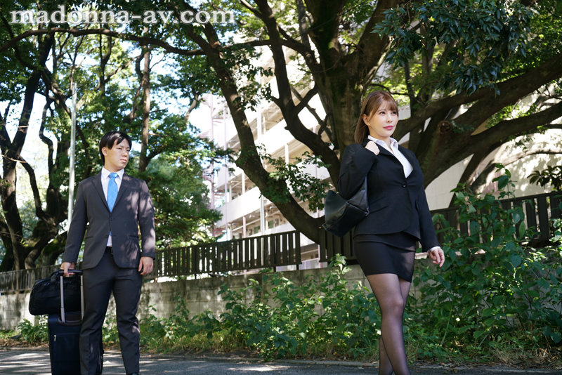 出張先のビジネスホテルでずっと憧れていた女上司とまさかまさかの相部屋宿泊 叶愛 - サンプル画像 - 1