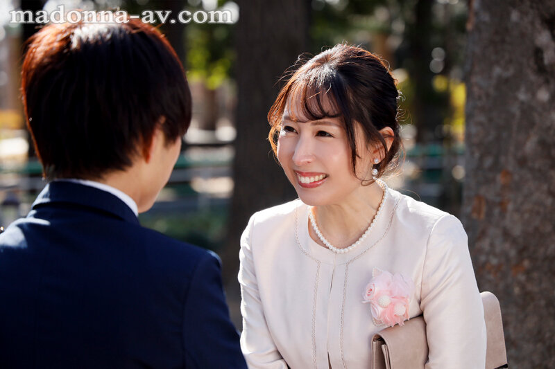 Madonna電撃移籍第2弾！！ 卒業式の後に…大人になった君へ義母からの贈り物―。 佐田茉莉子 - サンプル画像 - 1