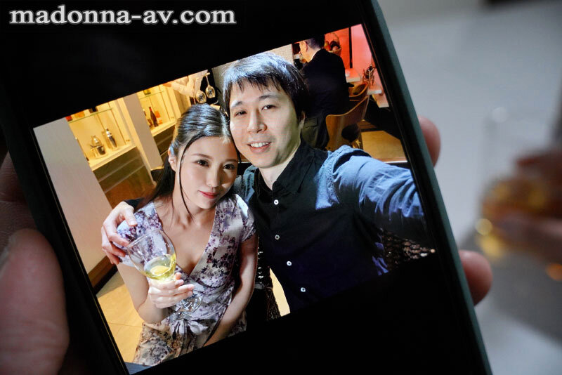 大型専属『初』本格NTR作品―。 「お前の奥さんに恋人のフリをして欲しいんだ…。」親友に懇願されて最愛の妻を貸し出した僕の最悪な結末…。 高坂ニナ - サンプル画像 - 1