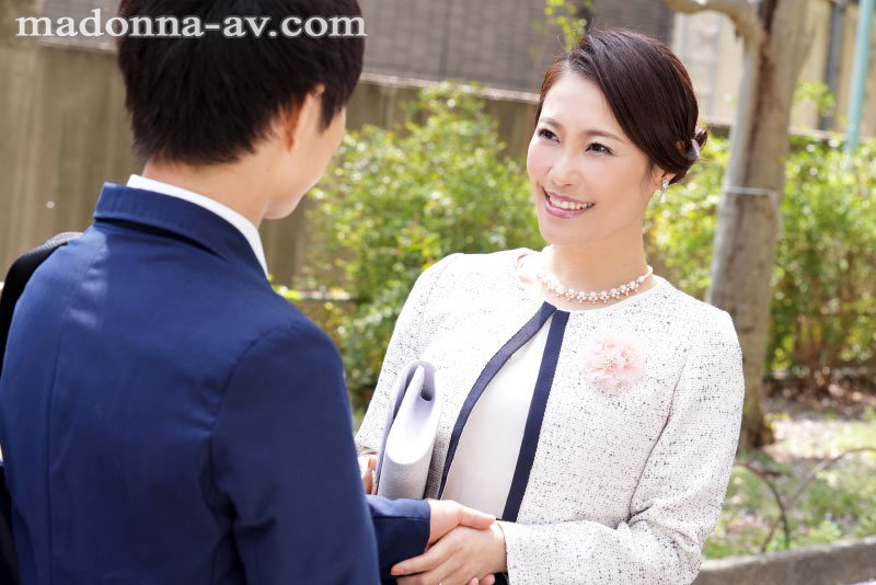 元CA妻第3弾！！待望の中出し解禁！！ 卒業式の後に…大人になった君へ義母からの贈り物―。 多田有花 - サンプル画像 - 1