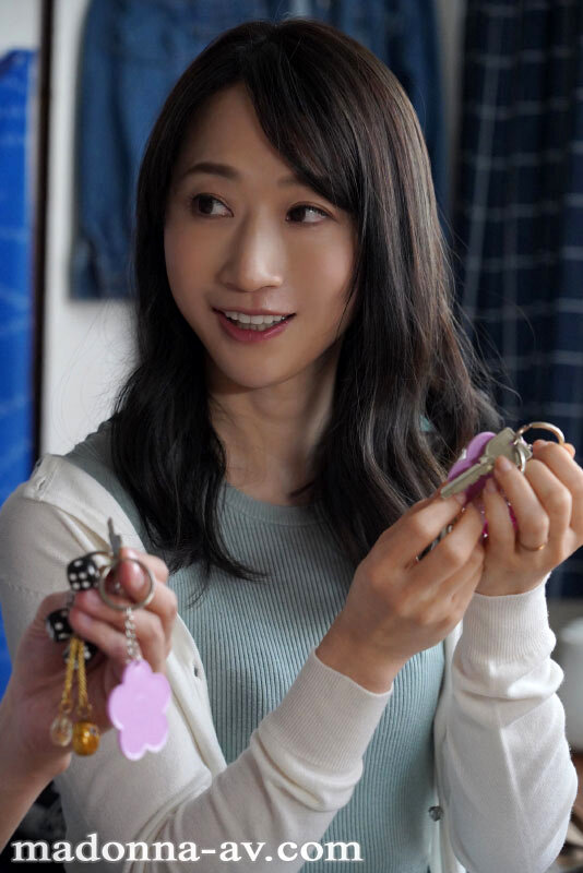合鍵をもらった人妻が、男子学生が卒業するまで中出しされた一人暮らし部屋。 水戸かな - サンプル画像 - 1