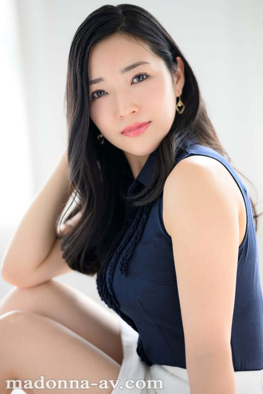 元キャビンアテンダントの人妻 東条実澪 34歳 AV DEBUT 不倫を求める潤んだ瞳、結婚3年目の淫らな決意―。 - サンプル画像 - 1