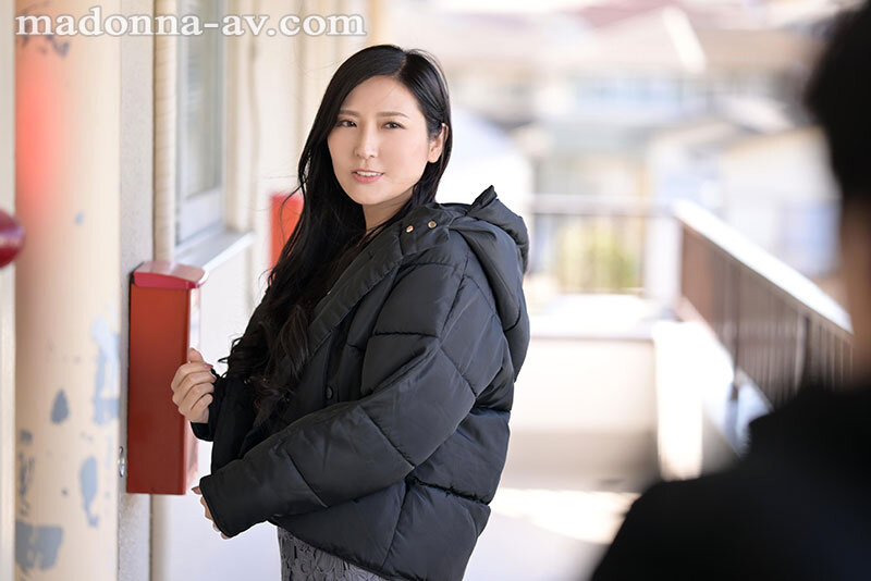 甘い囁きに流されるまま、僕は大学を留年するまで、人妻との巣篭もりSEXに溺れて…。 椎名ゆな - サンプル画像 - 1