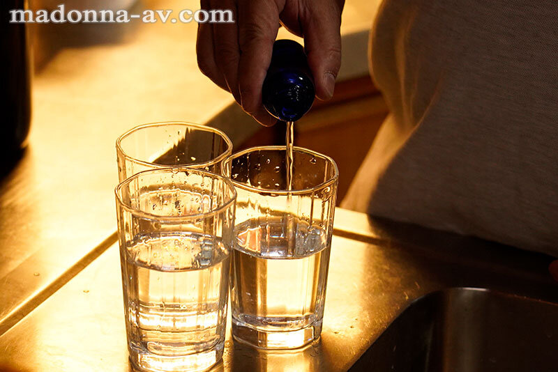 巨乳で美しい妻が僕の叔父にキメセク中出しで何度もエビ反り絶頂させられていた。 媚薬NTR 叶愛 - サンプル画像 - 2