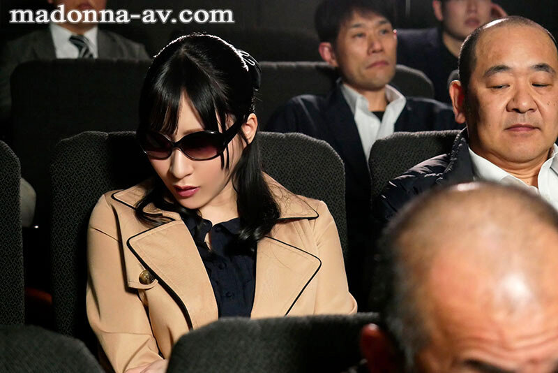 背徳の寝取らせシアタールーム 低俗男たちの醜い肉棒で汚された貞淑妻ー。 日下部加奈 - サンプル画像 - 4