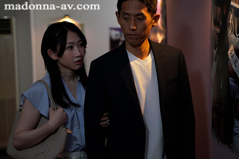 背徳の寝取らせシアタールーム 低俗男たちの醜い肉棒で汚された貞淑妻ー。 水戸かな - サンプル画像 - 1
