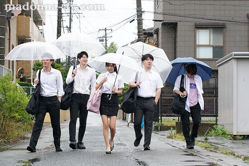 競泳水着から零れ落ちる豊満Jカップ 水泳部顧問、教え子に廻された輪●合宿 上羽絢 - サンプル画像 - 1