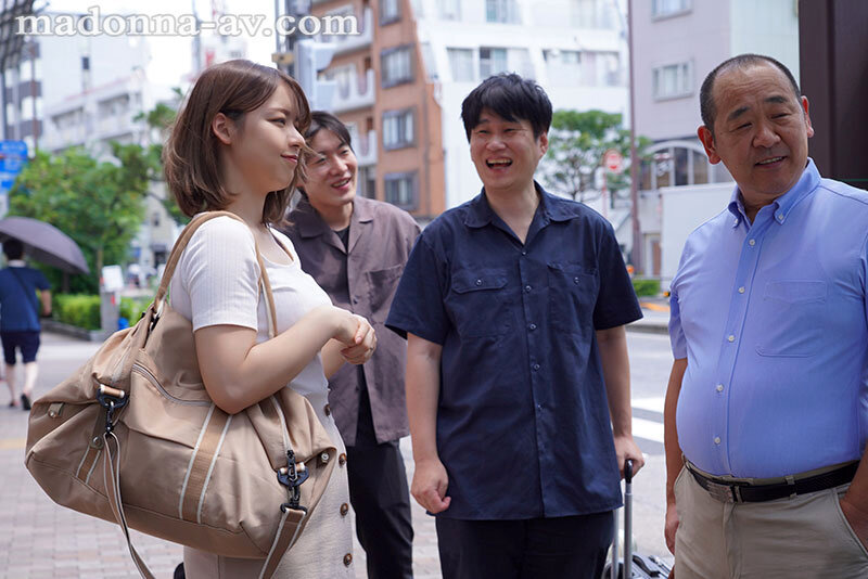 中途の人妻社員が肉便器と化すまで、部署全員で輪●し続ける温泉旅行。 高梨真緒 - サンプル画像 - 1
