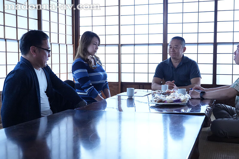 町内会の乳オナホにされた人妻 ～熟乳を躾ける中年オヤジの輪●集会～ 風間ゆみ - サンプル画像 - 1