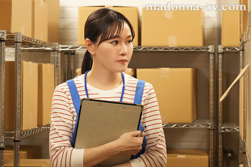 倉庫パート中の副業肉便器 脱いだら凄い地味な主婦は最低賃金の951円で抜いてくれます…。 ももの真利奈 - サンプル画像 - 1