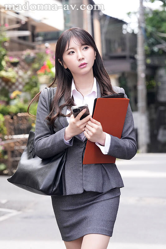 麗しきランジェリー、唾液と精液で汚れた酬いの人妻保険外交員 新妻ゆうか - サンプル画像 - 1