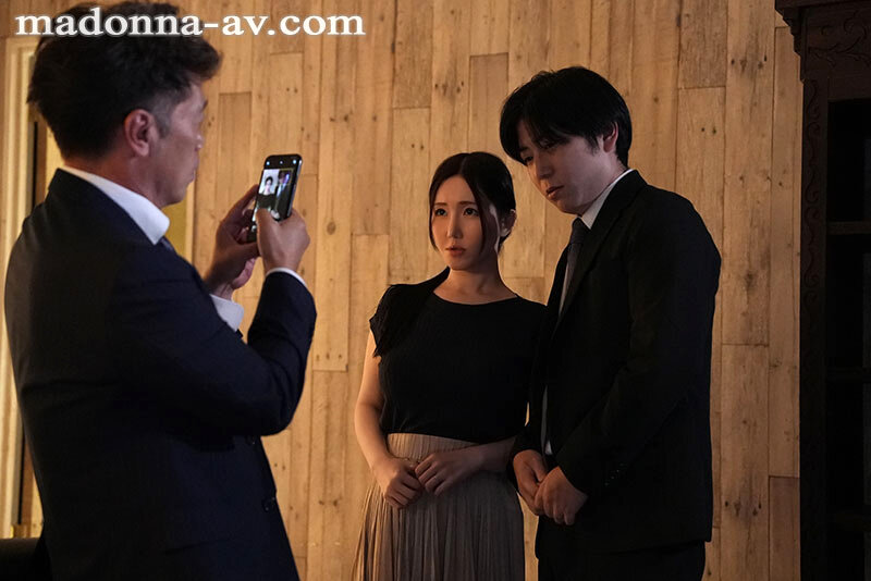 ヌードモデルNTR 上司と羞恥に溺れた妻の衝撃的浮気映像 夏目玲香 - サンプル画像 - 1