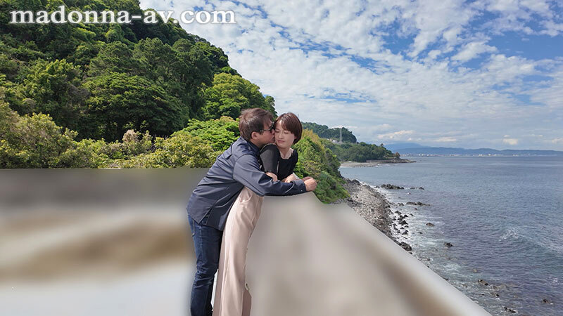 デビュー10周年記念、二度とないこの瞬間を全力で‘イキ’る―。 肉欲にまみれた『藍』色の海 向井藍を丸裸にする1泊2日のハメまくり中出し旅行 - サンプル画像 - 1