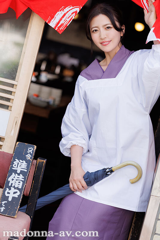 居酒屋の若女将に雨宿りと不貞に誘われて…ラストオーダー後、背徳と愛液にずぶ濡れた濃密生ハメ性交 木下凛々子 - サンプル画像 - 1