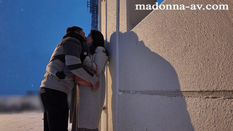 祝Madonna専属6周年記念作品 津軽海峡、『不倫』景色。 人目を盗みキスしまくり、1泊2日のガチ二人きりハメ撮り中出し旅行―。 木下凛々子 - サンプル画像 - 5