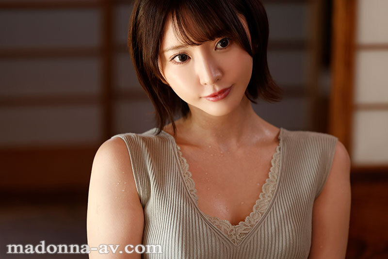 汗ほとばしる人妻の圧倒的な腰振りで、僕は一度も腰を動かさずに中出ししてしまった。 新妻ゆうか - サンプル画像 - 1