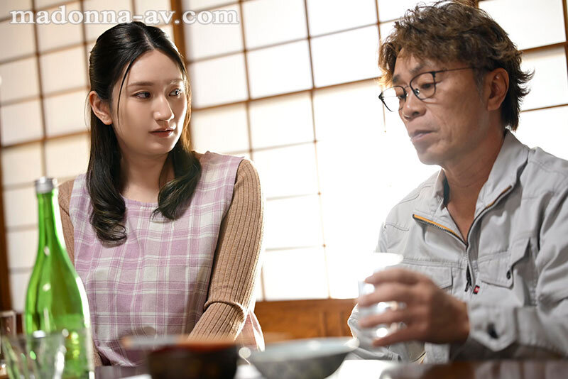 娘が旅行中の一週間…娘の親友で保育士の玲衣さんに誘われ、十数年ぶりに滾る男根で爆乳と肉厚マ○コを心ゆくまで頬張ったワシ。 木村玲衣 - サンプル画像 - 1