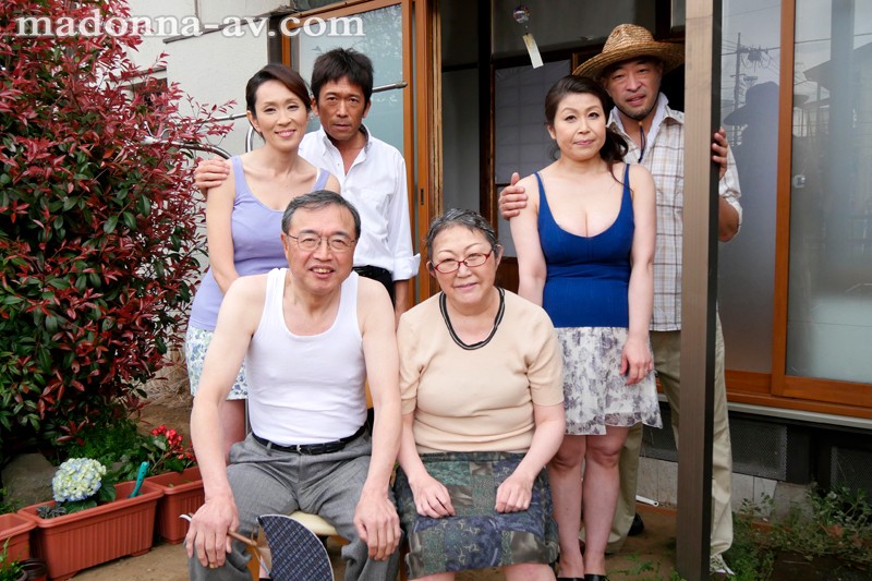 真夏の兄弟の嫁 帰郷汗だくスワッピング 秋山静香 水野淑恵 - サンプル画像 - 10