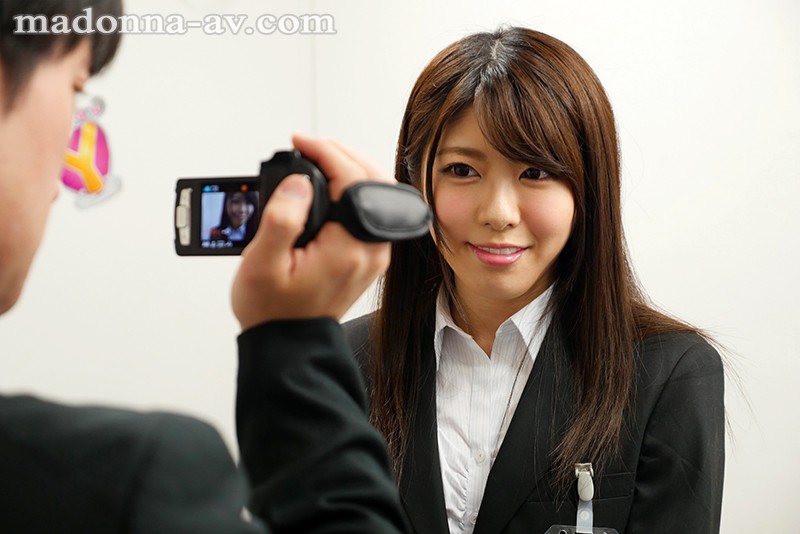 夫の友人NTR種付けプレス 社内結婚をし、共に働く妻が同僚と俺の誕生日を祝ってくれたあの日の、誰も知らなかった《その続き》が記録されていた友人からのビデオレター。 有坂深雪 - サンプル画像 - 1