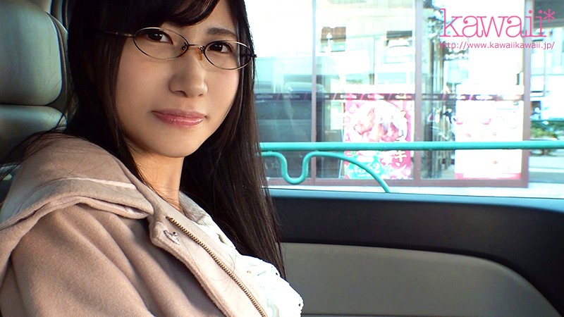 メーカー史上最高のギャップ19歳 見た目は地味で大人しい現役女子大生実はFカップの極上ボディでビンカン体質 大量潮吹き＆出された精子はごっくんしちゃうド淫乱女子AVデビュー - サンプル画像 - 5