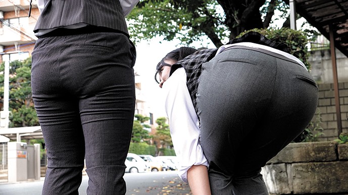 パンツスーツのデカ尻OL盗撮動画 - サンプル画像 - 7