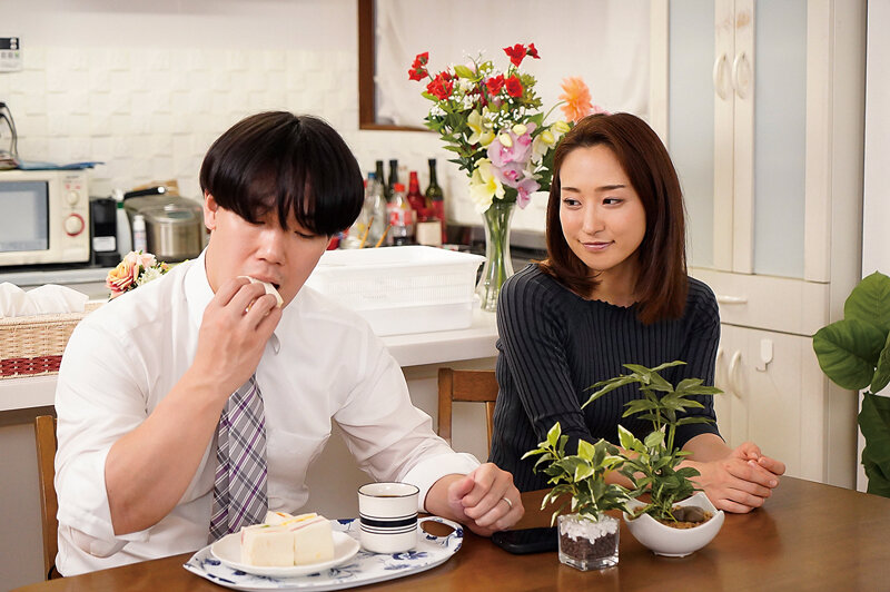 見境なく男を喰い漁るセックス依存妻 白花こう - サンプル画像 - 1