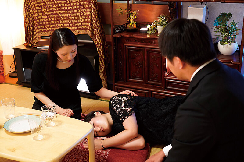妻の母が未亡人となって三年目の夜 寂しげなその喪服姿の義母を抱きしめずにはいられなかった 妃ひかり - サンプル画像 - 3