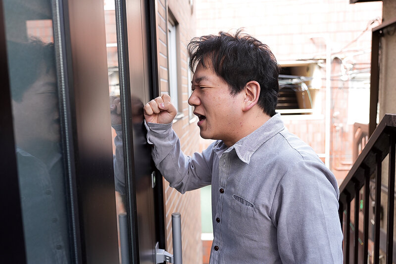 ゴミ部屋×滞納女。絶望の果ての肉体支払い 流川莉央 - サンプル画像 - 1