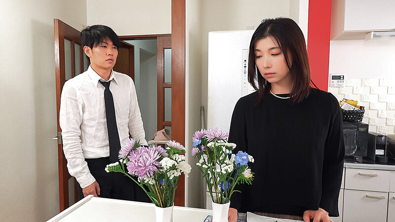 夫の初七日に義理の息子と友人の夜●いを受け、遺影の前でメス堕ちする義母 加藤ツバキ - サンプル画像 - 4