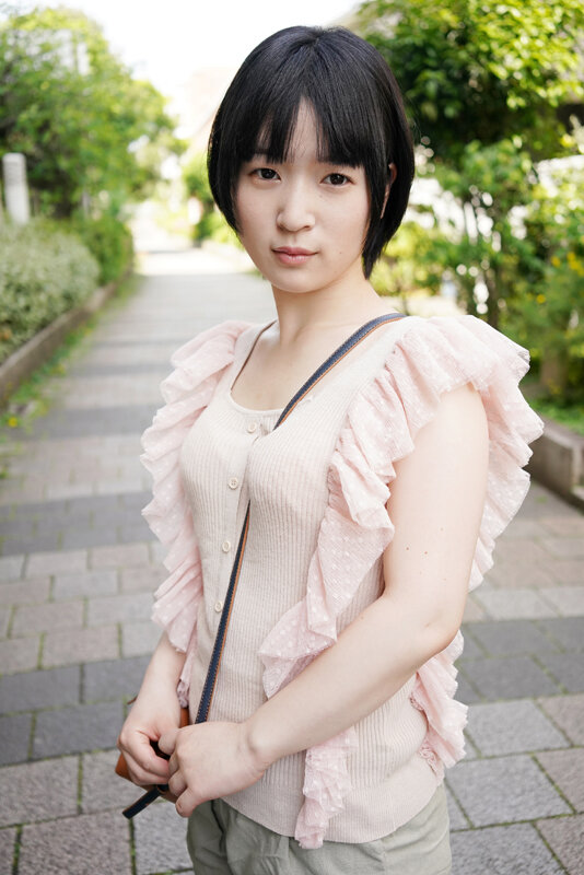 あどけない顔して乳頭長めピンコ勃ちの卑猥な乳首でごめんちゃい。淫乱すぎて困っている小娘に媚薬で白目ロンパリで逝きまくるぅ！ - サンプル画像 - 1