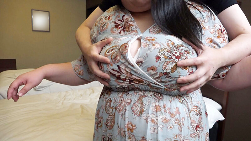 B120W132H119 関西で暮らす超逸材と噂の豊満爆乳素人娘に会うため新幹線に乗って。6SEX収録 4時間 - サンプル画像 - 16