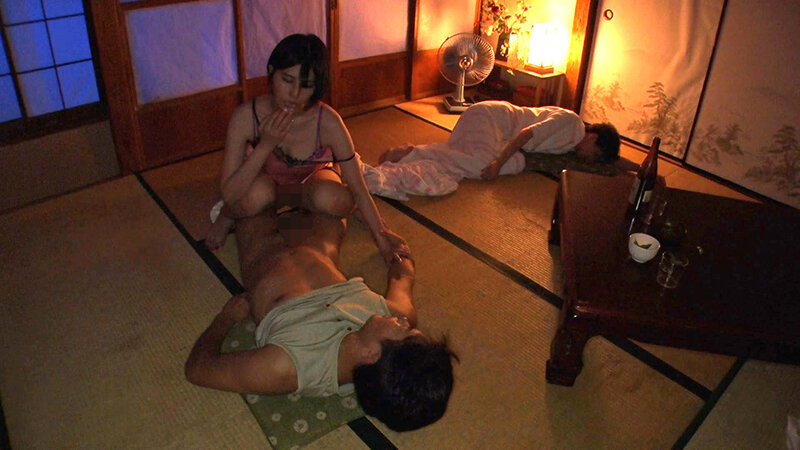 夏の日のNTR 十年ぶりに地元に帰って人妻になった元カノと再会 汗ダクで愛し合った思い出…。 九十九メイ - サンプル画像 - 5