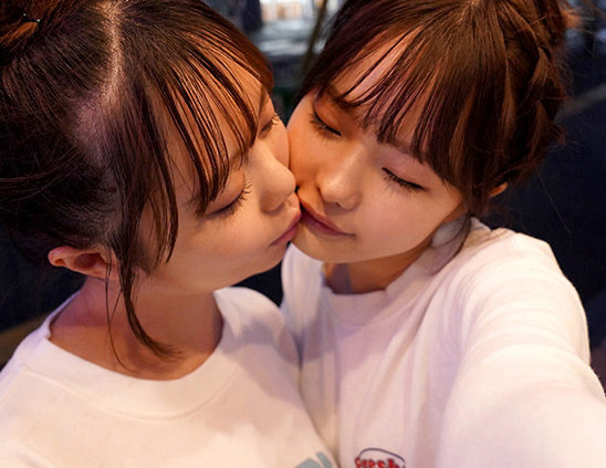 ゆりとも ～大好きな親友と最初で最後のレズセックス～ 松本いちか 百瀬あすか - サンプル画像 - 1